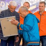 Práve Peter Polák odovzdal Mikulášovi Dzurindovi certifikát nového člena