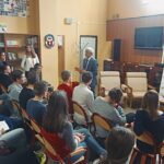 Mikuláš Dzurinda počas diskusie so študentami