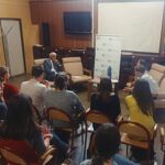 Mikuláš Dzurinda počas diskusie so študentami